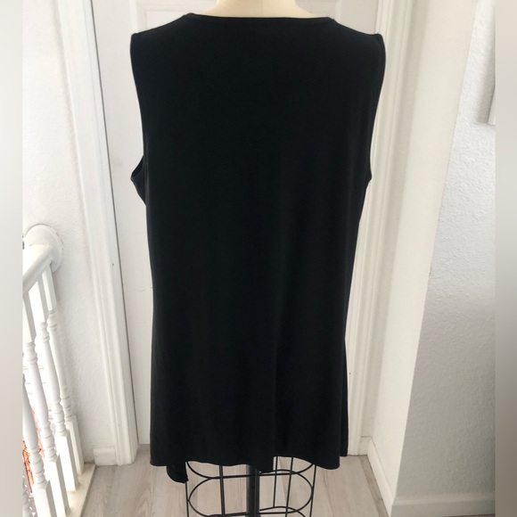 Black sleeveless fringe top. - Picture 7 of 11